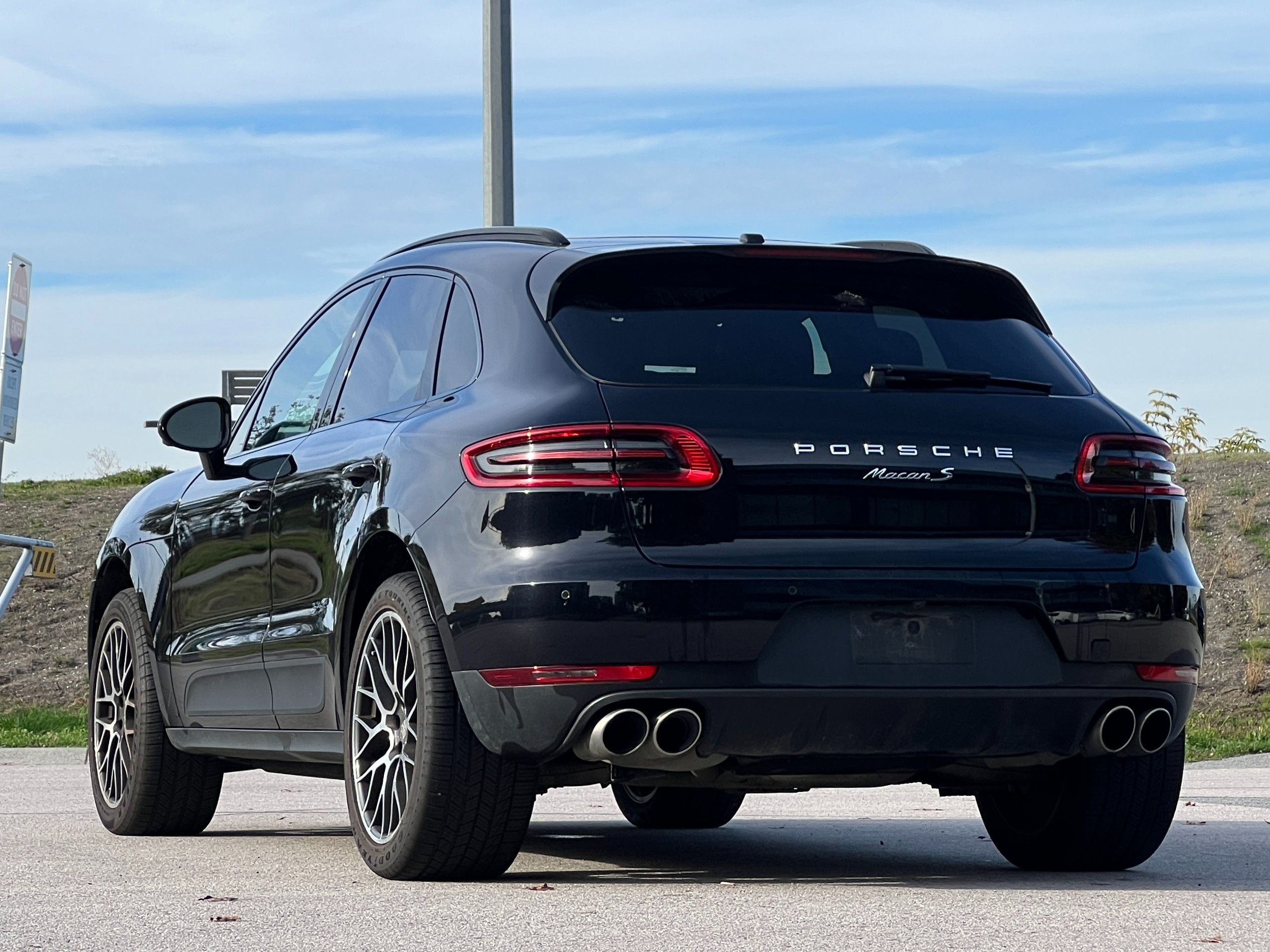 2018 Porsche Macan s | BC Local - Image 6